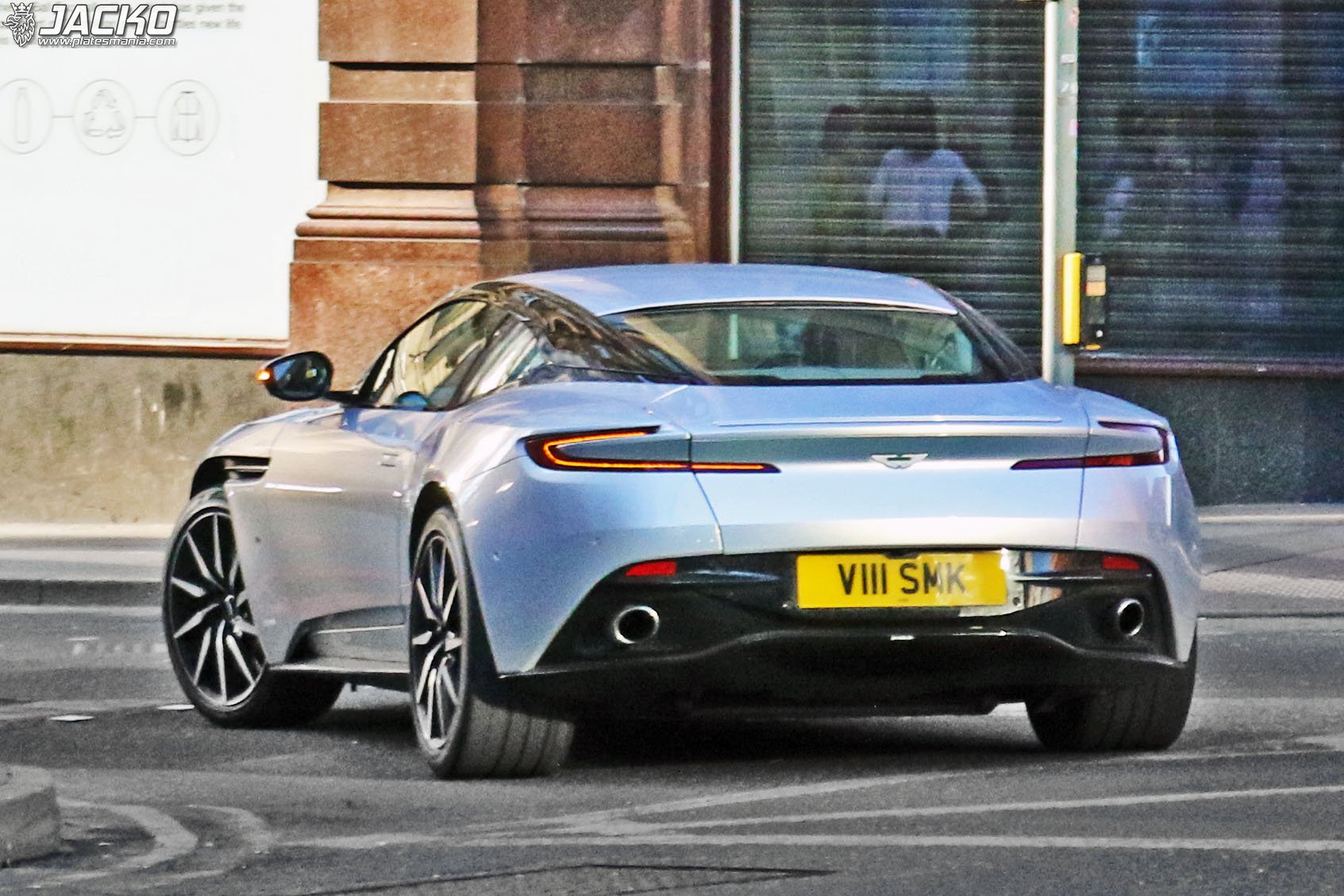 V111SMK, Aston Martin DB11 Coupé (AM5), 2016–2023