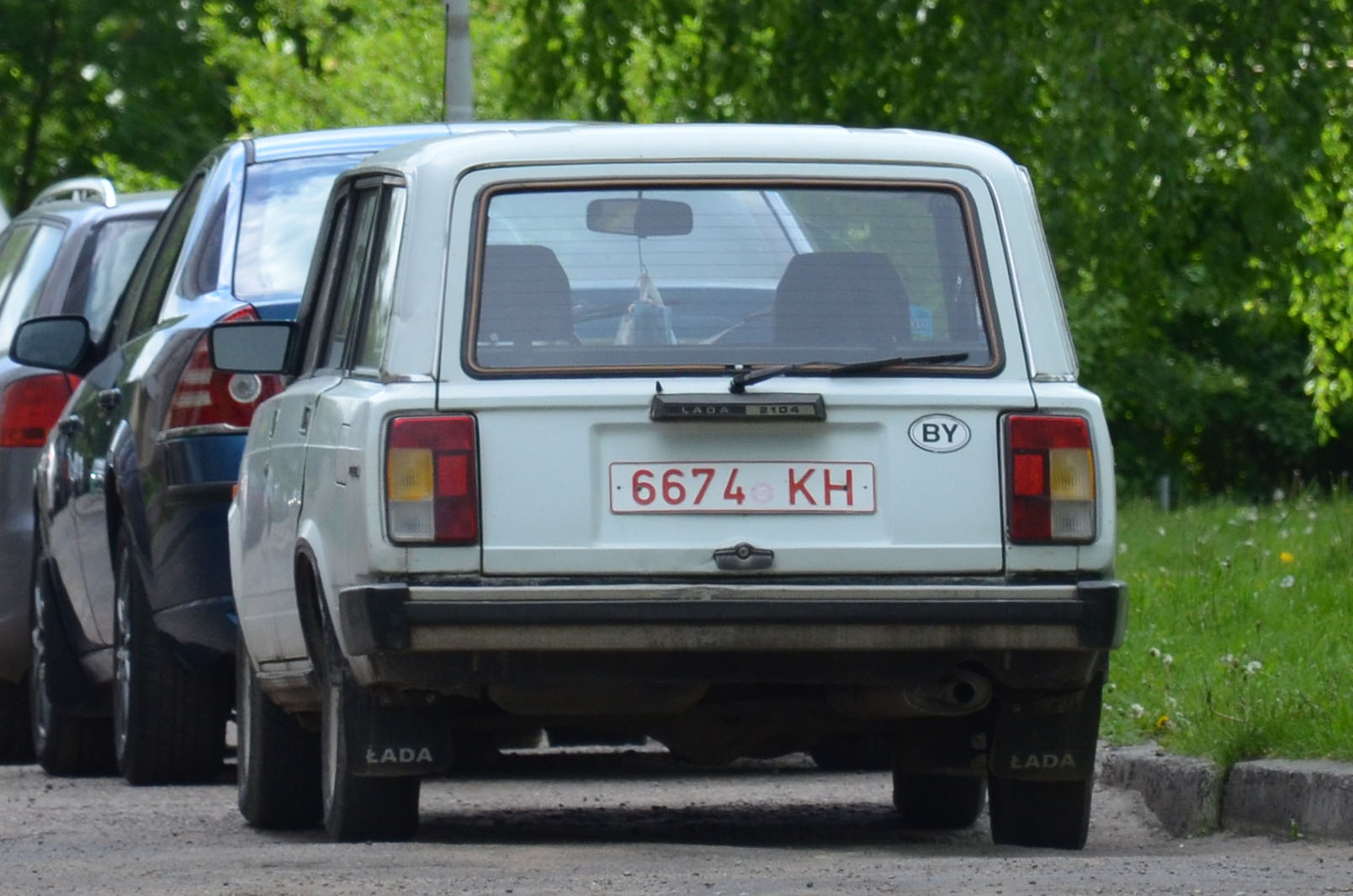 6674 KH, Lada (VAZ) 2104 Жигули (Nova / Riva / 1300 / 1500), 1984–2012