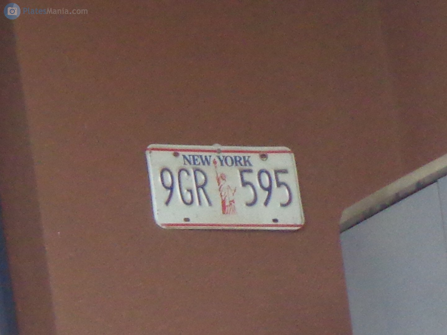 9GR 595, License plate without vehicle 