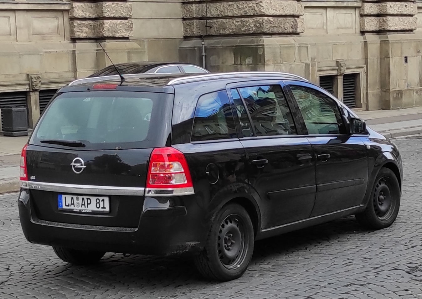 LA AP 81, Opel Zafira 2nd gen (Family) (B; A05), 2005–2014