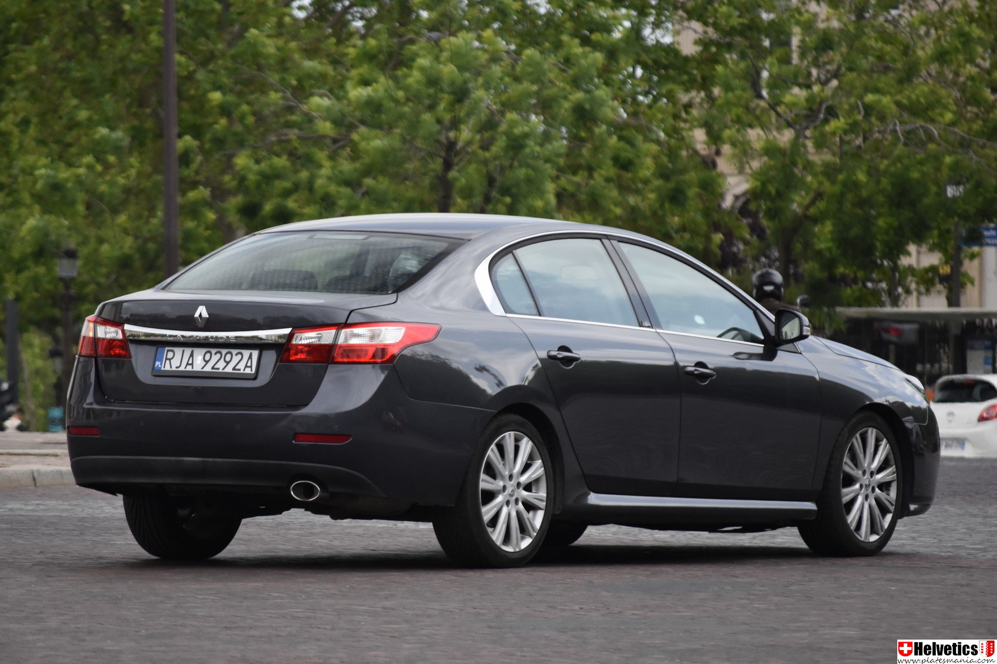 RJA 9292A, Renault Latitude 1st gen (L43), 2010–2015