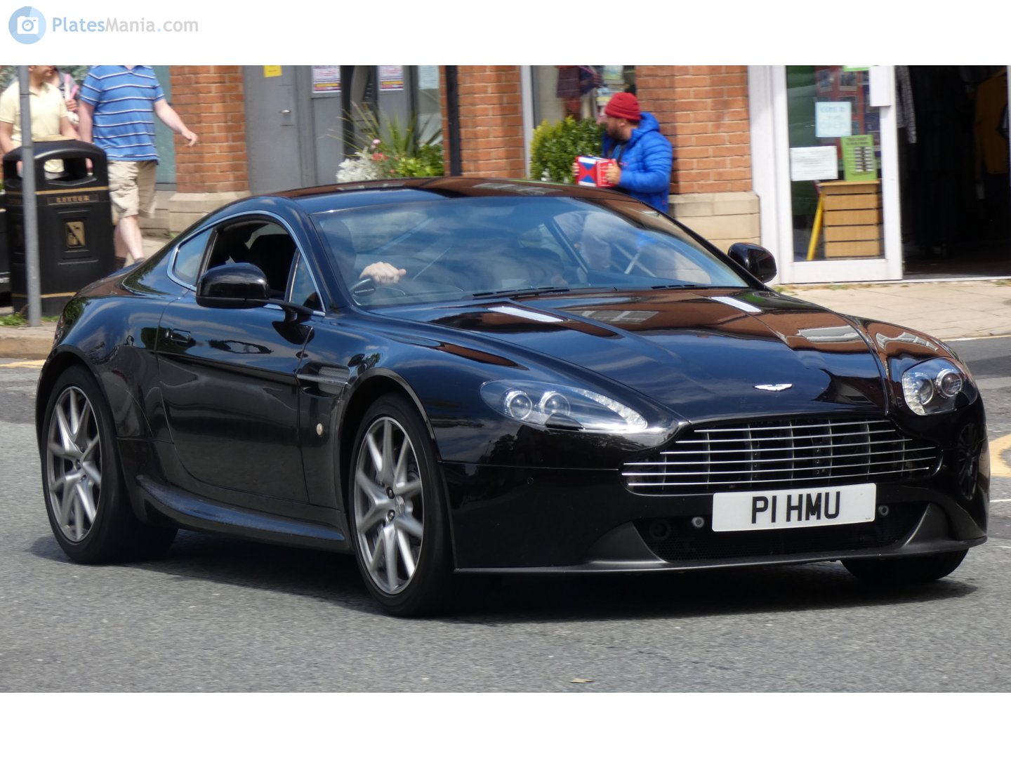 P1HMU, Aston Martin V8 Vantage 