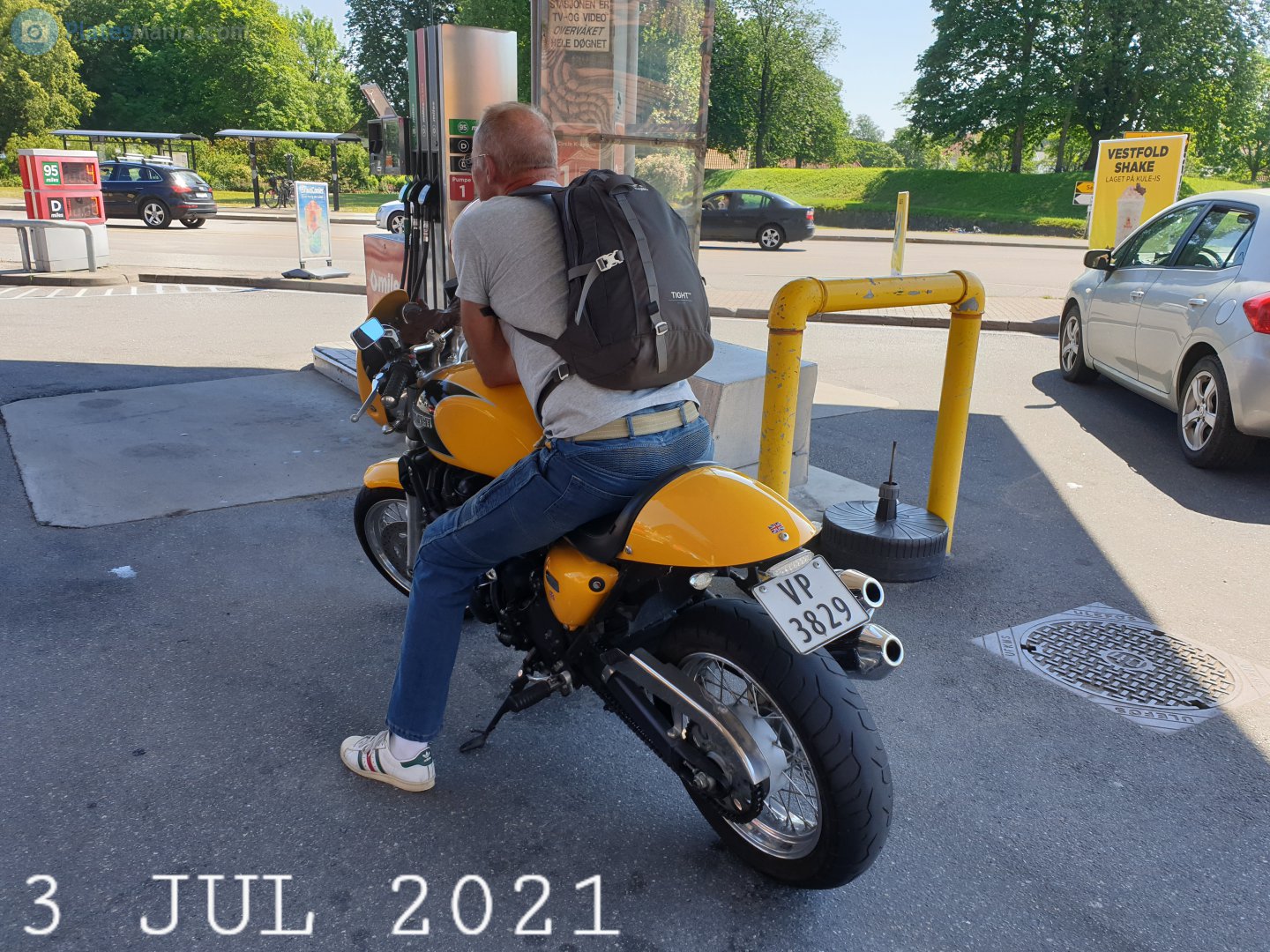 VP 3829, Triumph Motorcycles Thunderbird 