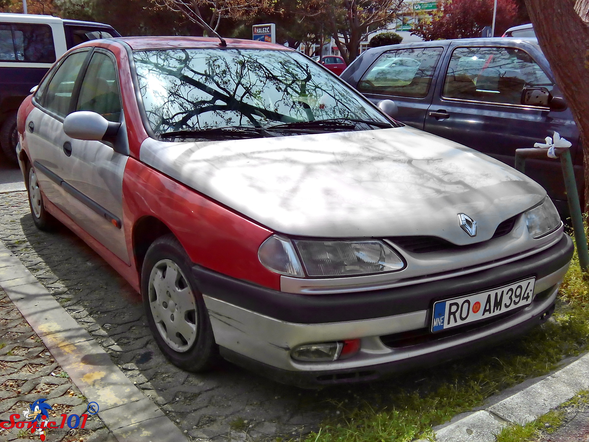RO AM394, Renault Laguna 1st gen Liftback (X56), 1994–2000