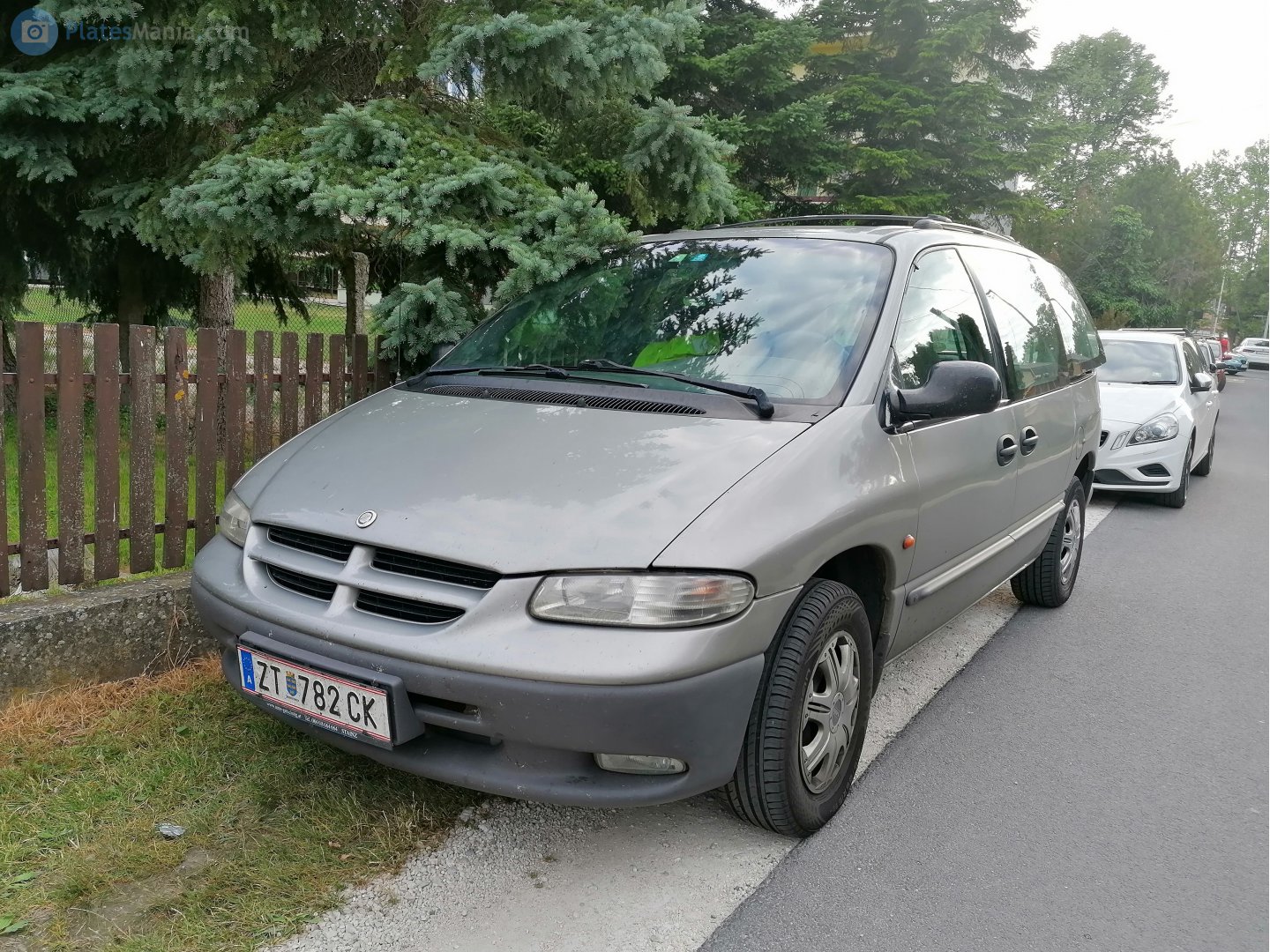 ZT 782 CK, Chrysler Voyager 3rd gen (NS), 1995–2000