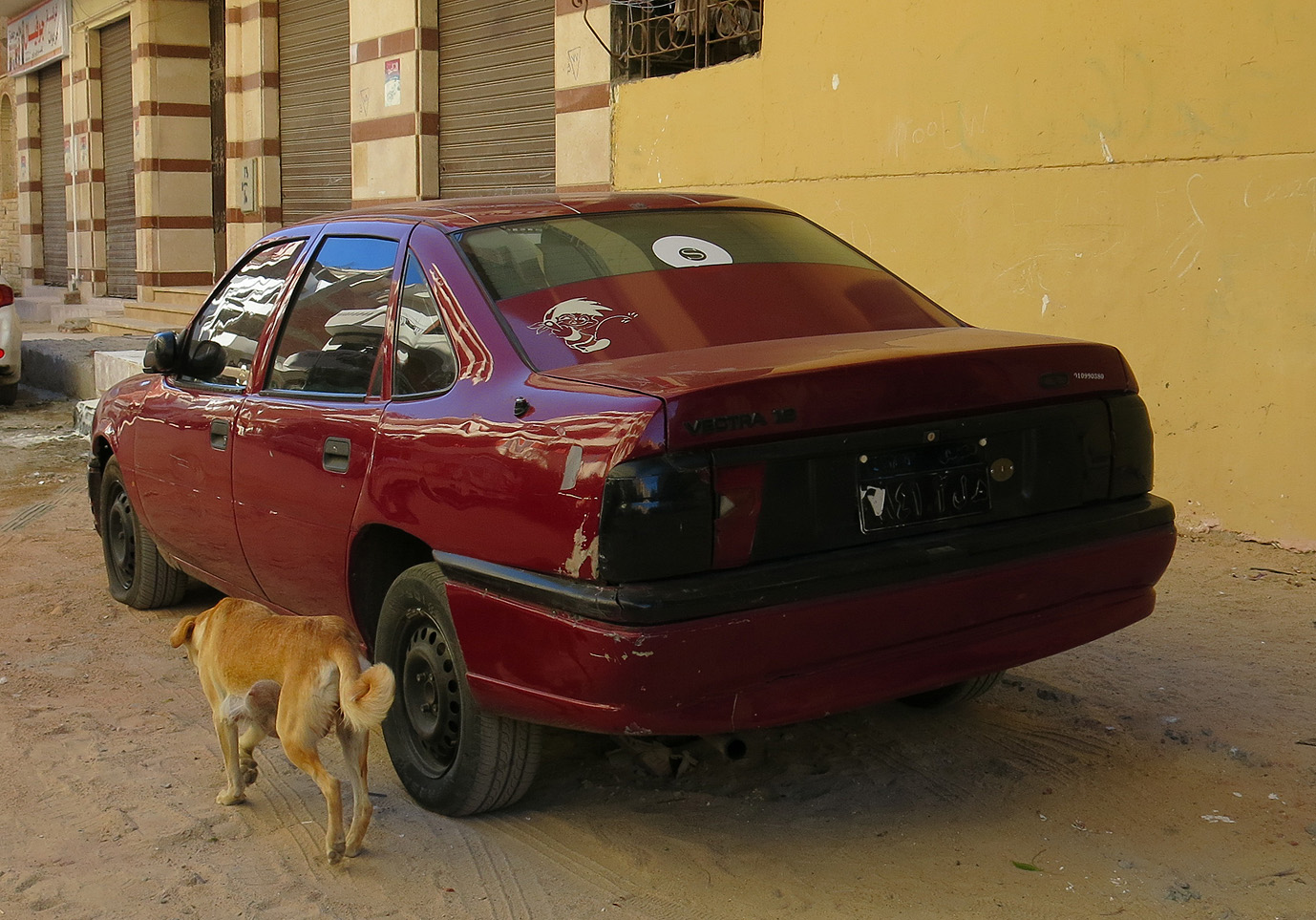 ٢٨٤١ ألھ, Opel Vectra 1st gen Sedan (A; J89), 1988–1995