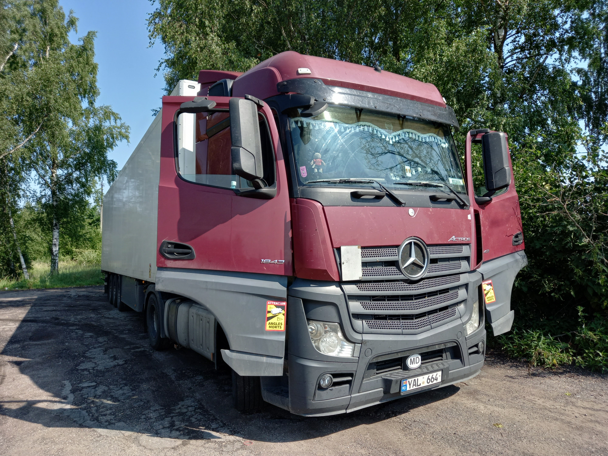 YAL 664, Mercedes-Benz Actros 3rd gen (MP4/MP5), 2011–