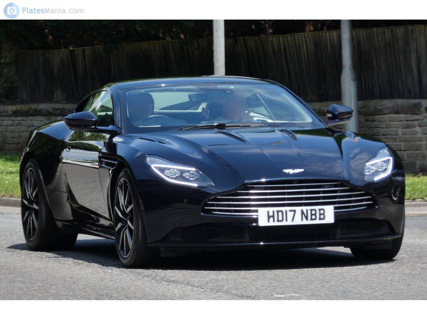 HD17NBB, Aston Martin DB11 Coupé (AM5), 2016–2023
