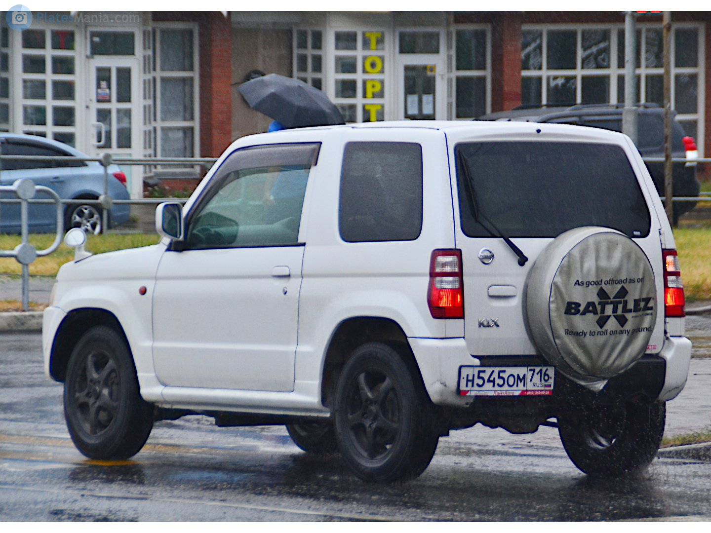 н 545 ом 716, Nissan Kix 1st gen (H59), 2008–2012