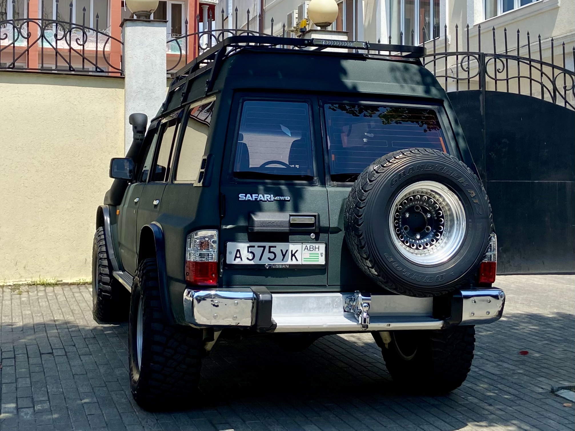 а 575 ук, Nissan Safari 2nd gen 5-door SUV High Roof (Y60; JP-market), 1987–1997
