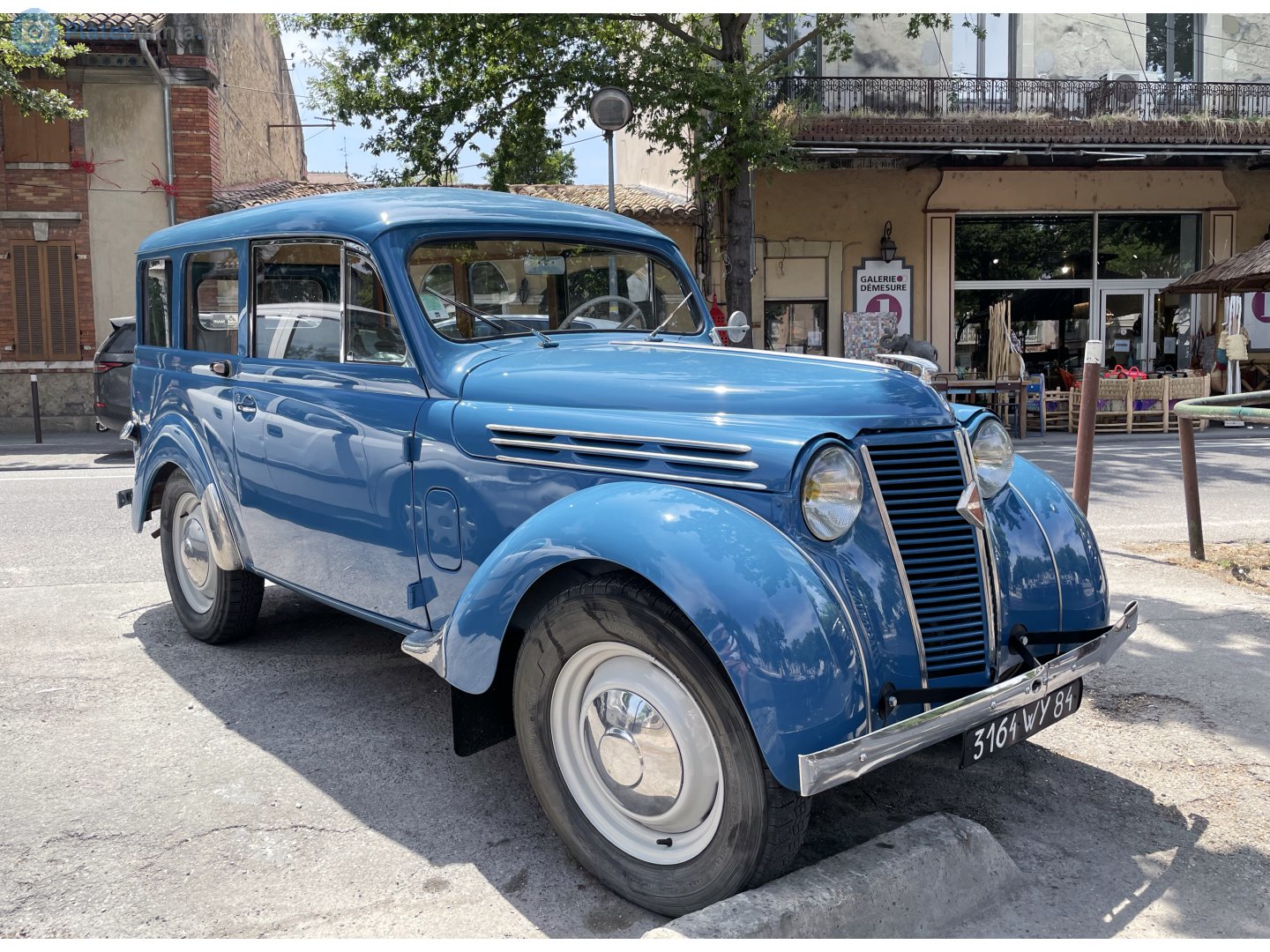 3164 WY 84, Renault Juvaquatre 