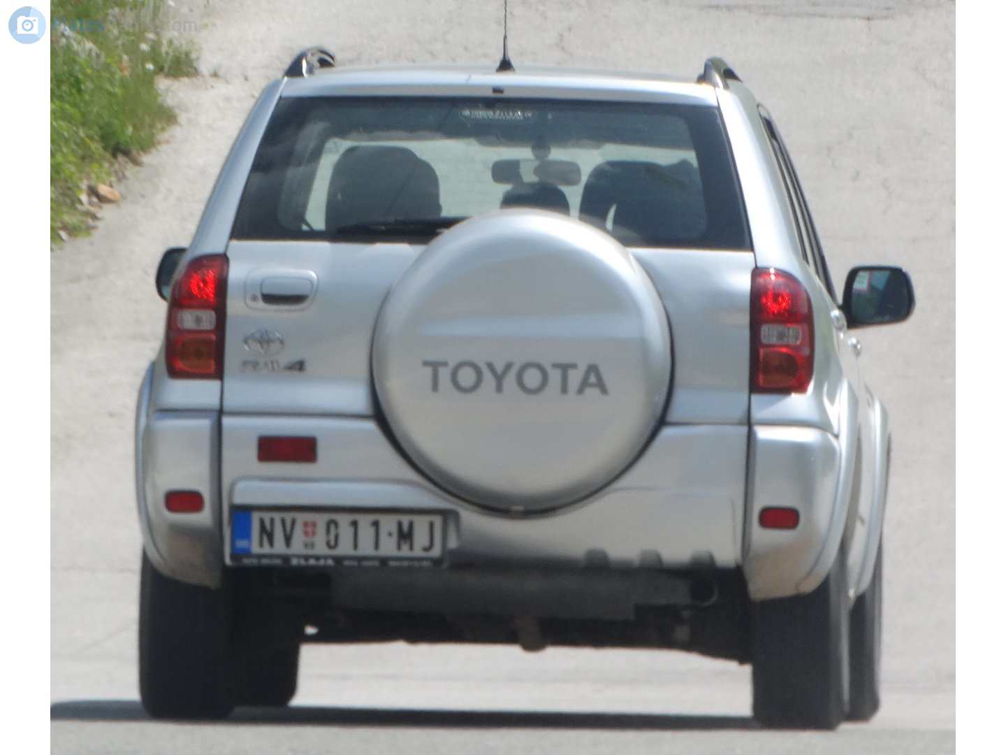 NV 011-MJ, Toyota RAV4 2nd gen 5-door SUV (XA20), 2000–2005