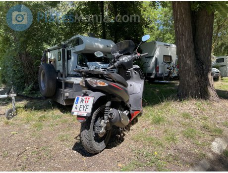 W 4 EYF, Aprilia SportCity