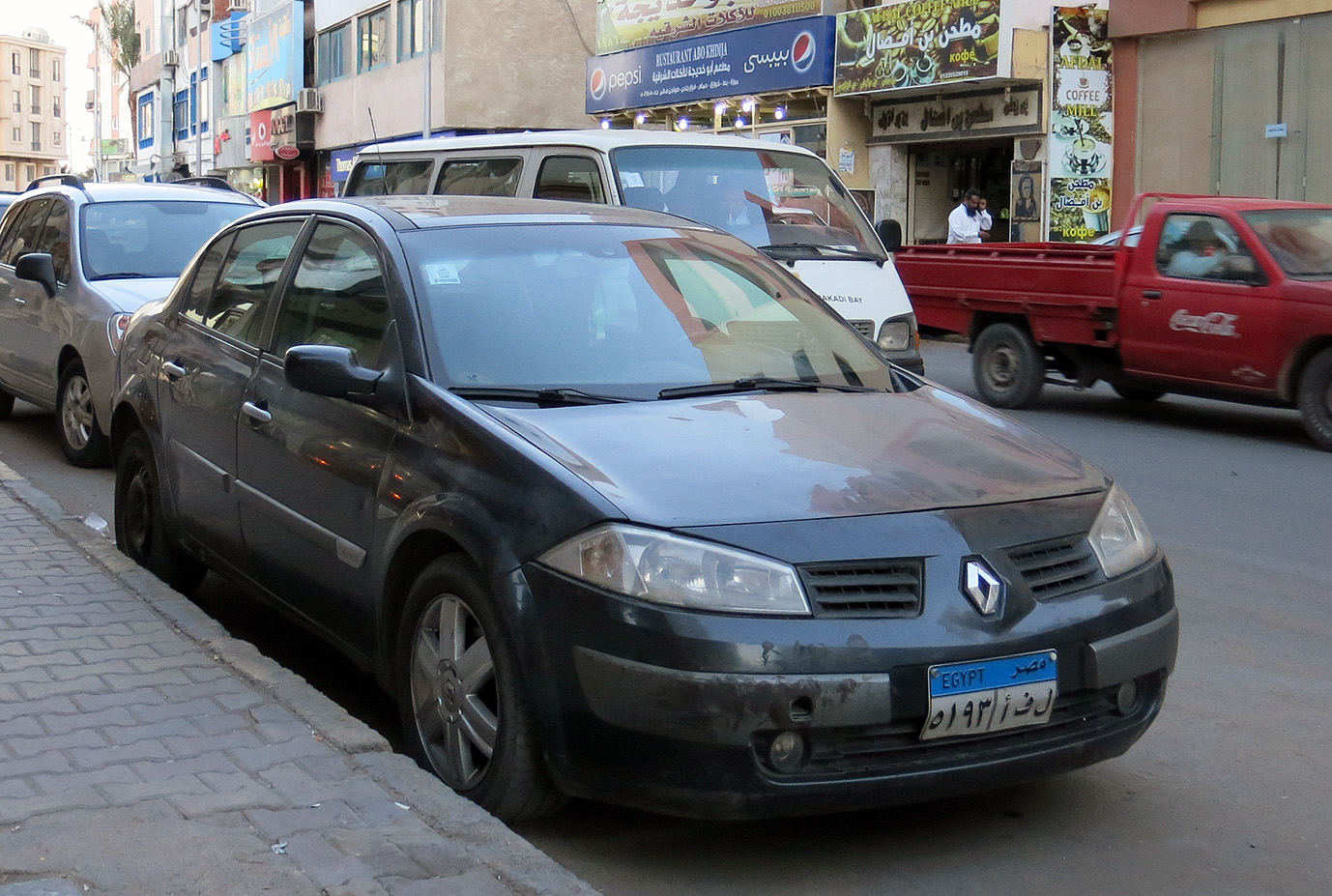 ٥١٩٣ أفل, Renault Mégane 2nd gen Sedan (L84), 2002–2009