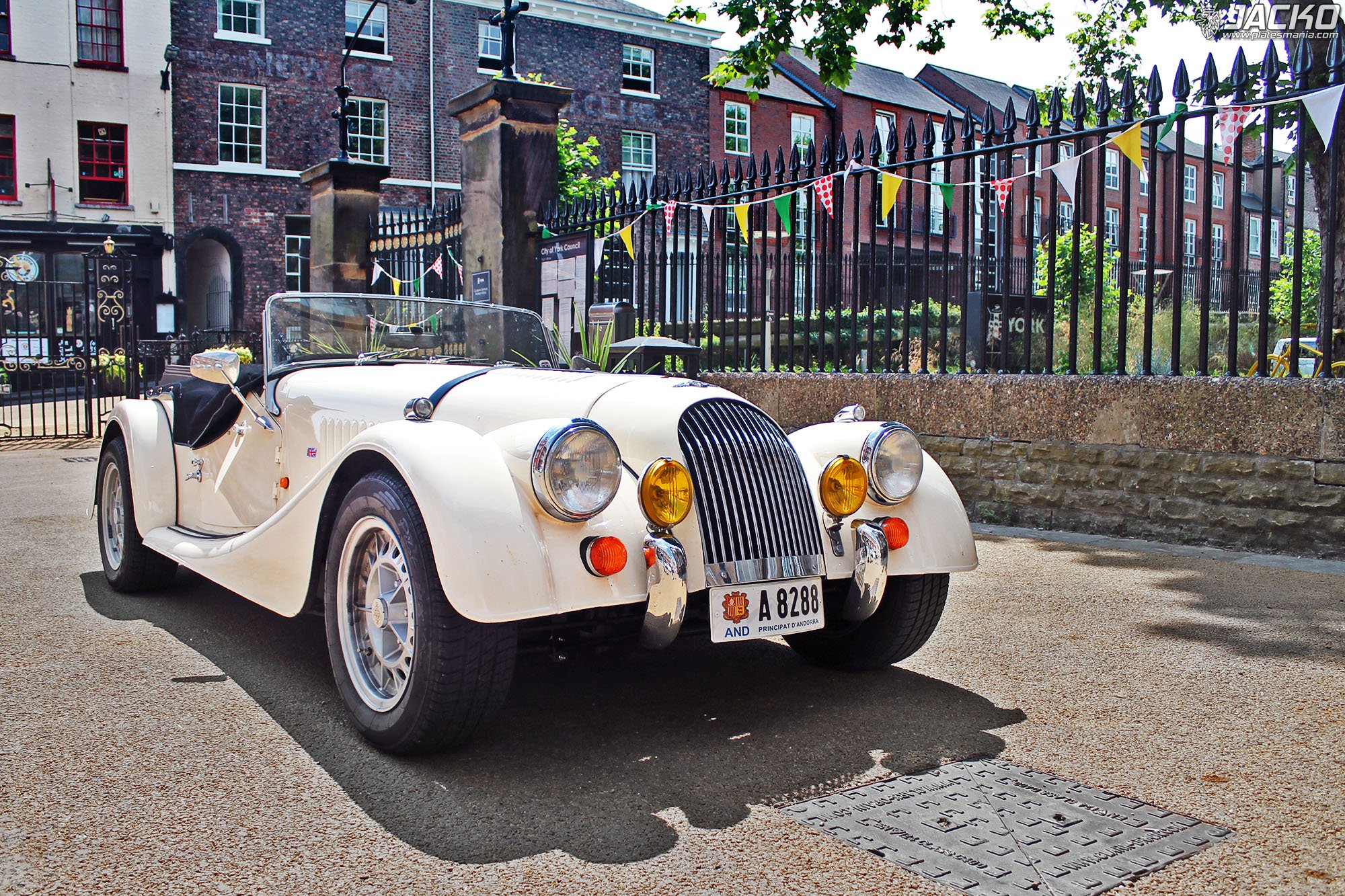 A 8288, Morgan Plus 8 