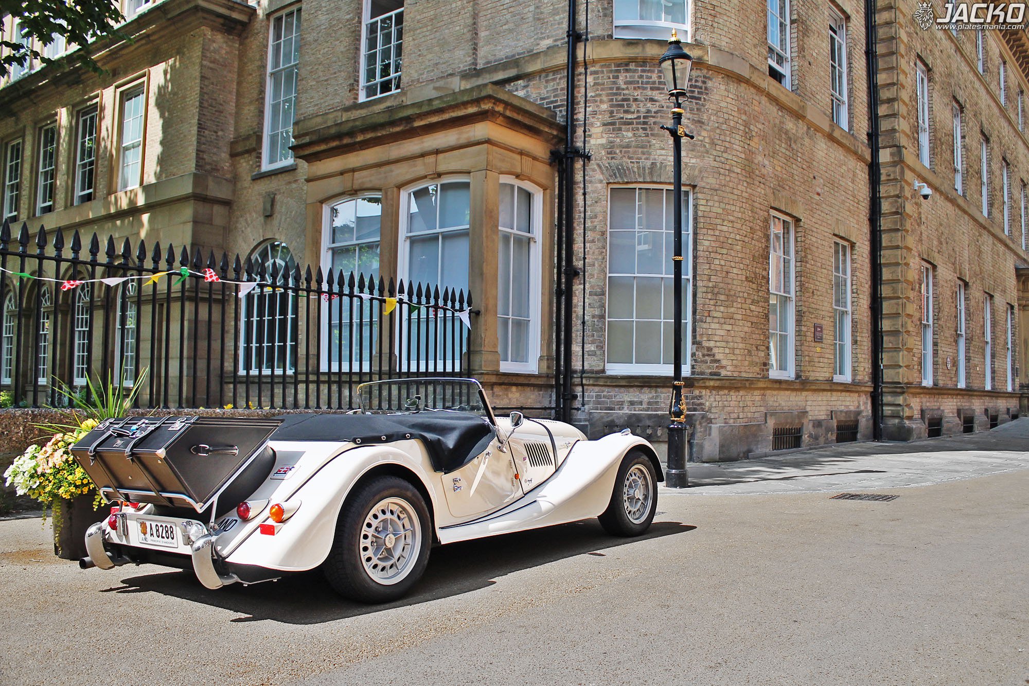 A 8288, Morgan Plus 8 