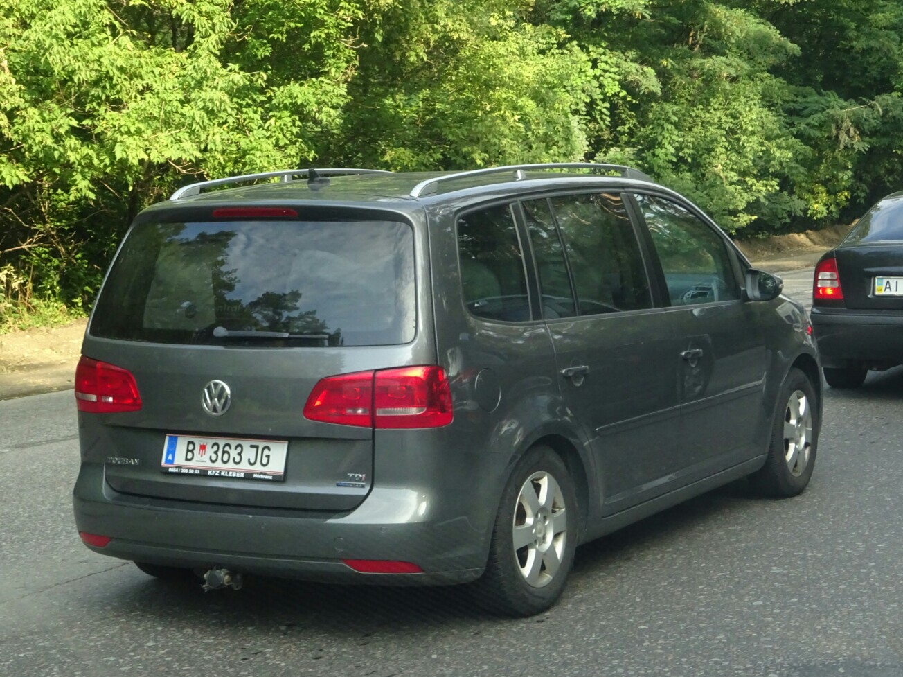 B 363 JG, Volkswagen Touran 1st gen (1T3), 2nd facelift, 2010–2015