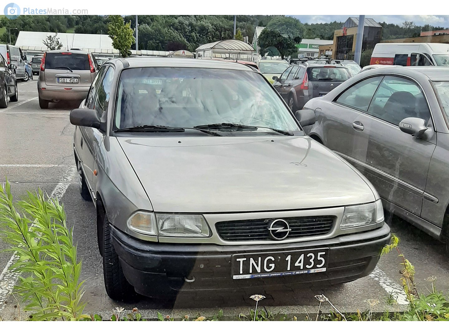 TNG 1435, Opel Astra 1st gen Sedan (F; T92), 1992–1998 (–2002 for Eastern Europe)