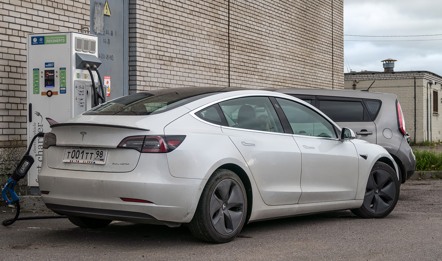 т 001 тт 98, Tesla Model 3 1st gen (5YJ3), 2017–2023