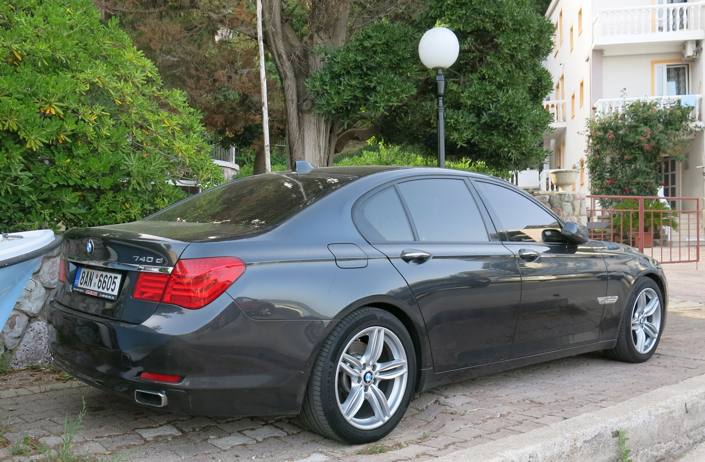 8AN 6605, BMW 7 Series 5th gen (F01–F04), 2008–2015