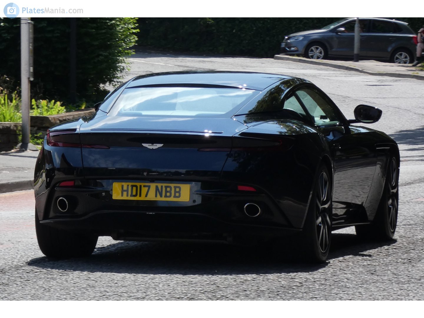 HD17NBB, Aston Martin DB11 Coupé (AM5), 2016–2023