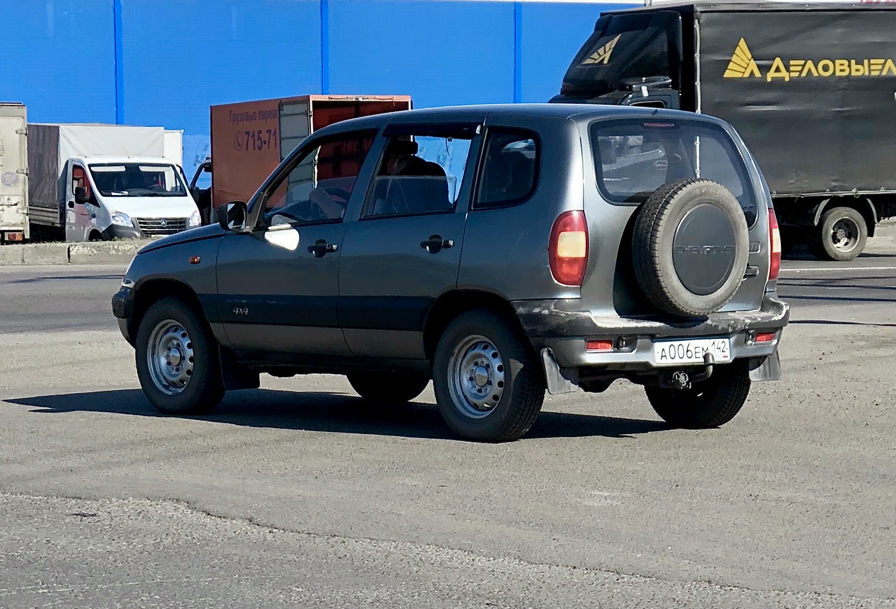 а 006 ем 142, Chevrolet 2123 Niva 1st gen, 2002–2009