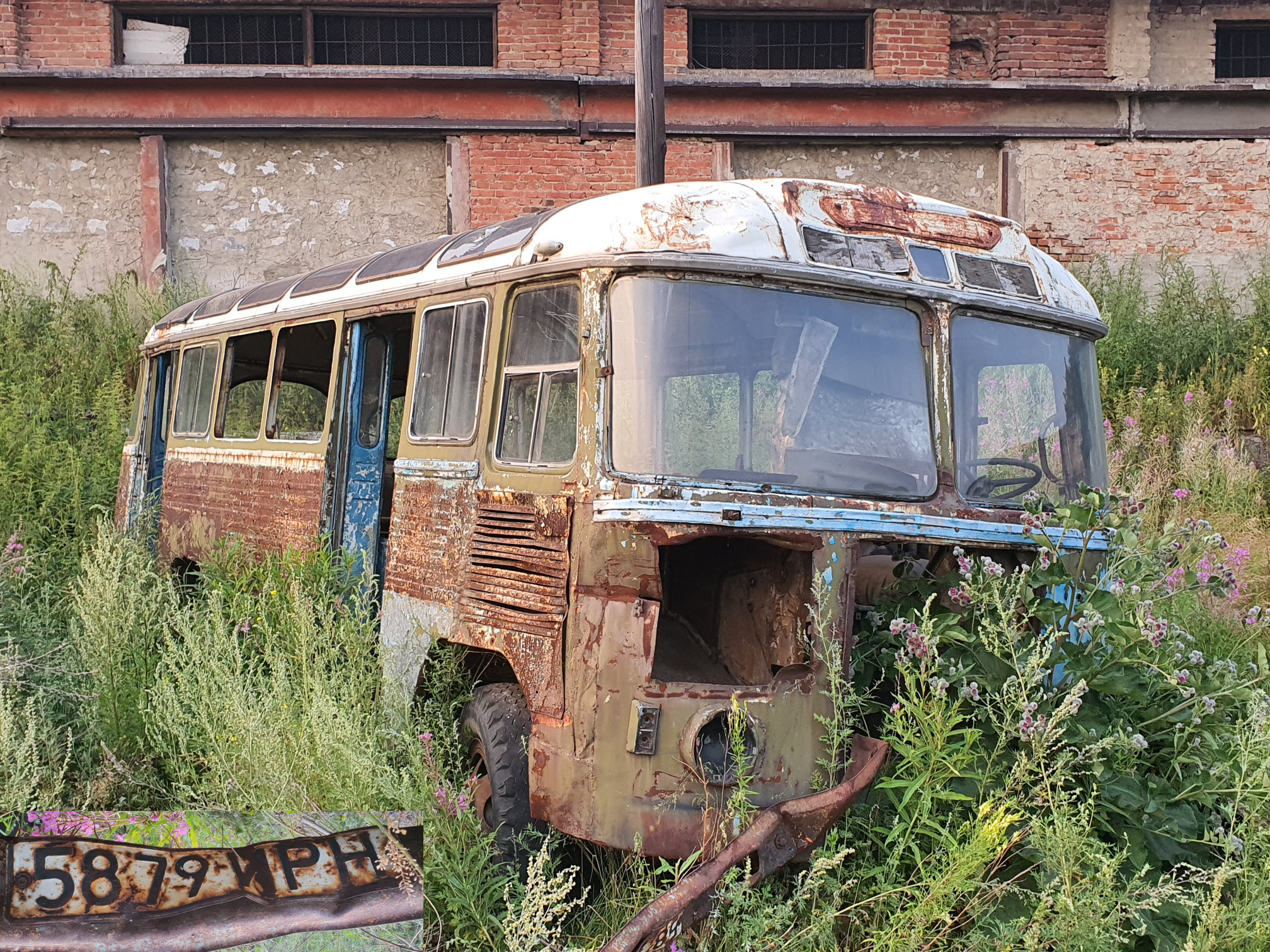 5879 ИРН, PAZ 652 