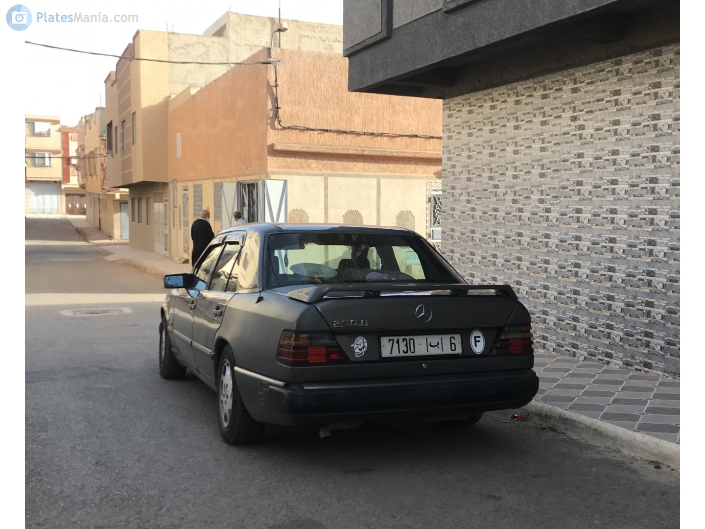 7130|ب|6, Mercedes-Benz E-Klasse 1st gen Sedan (W124), 1984­–1995