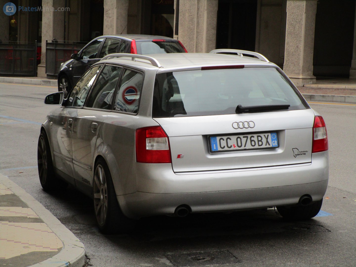 CC 076 BX, Audi A4 2nd gen Sedan (B6/8E2), 2000–2004
