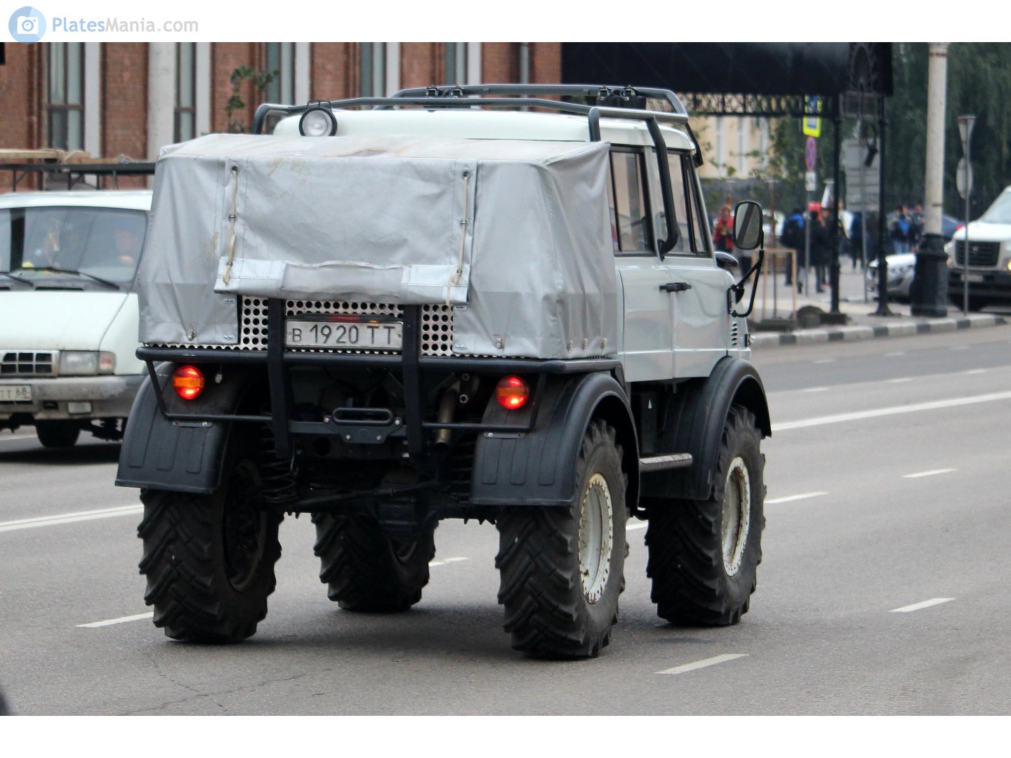 в 1920 ТТ, Mercedes-Benz Unimog 