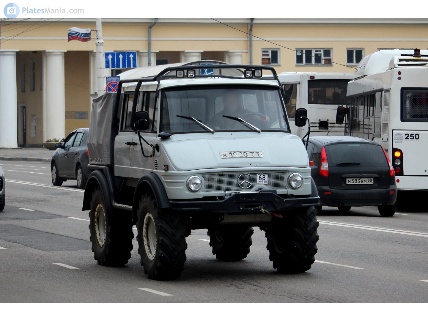 в 1920 ТТ, Mercedes-Benz Unimog 