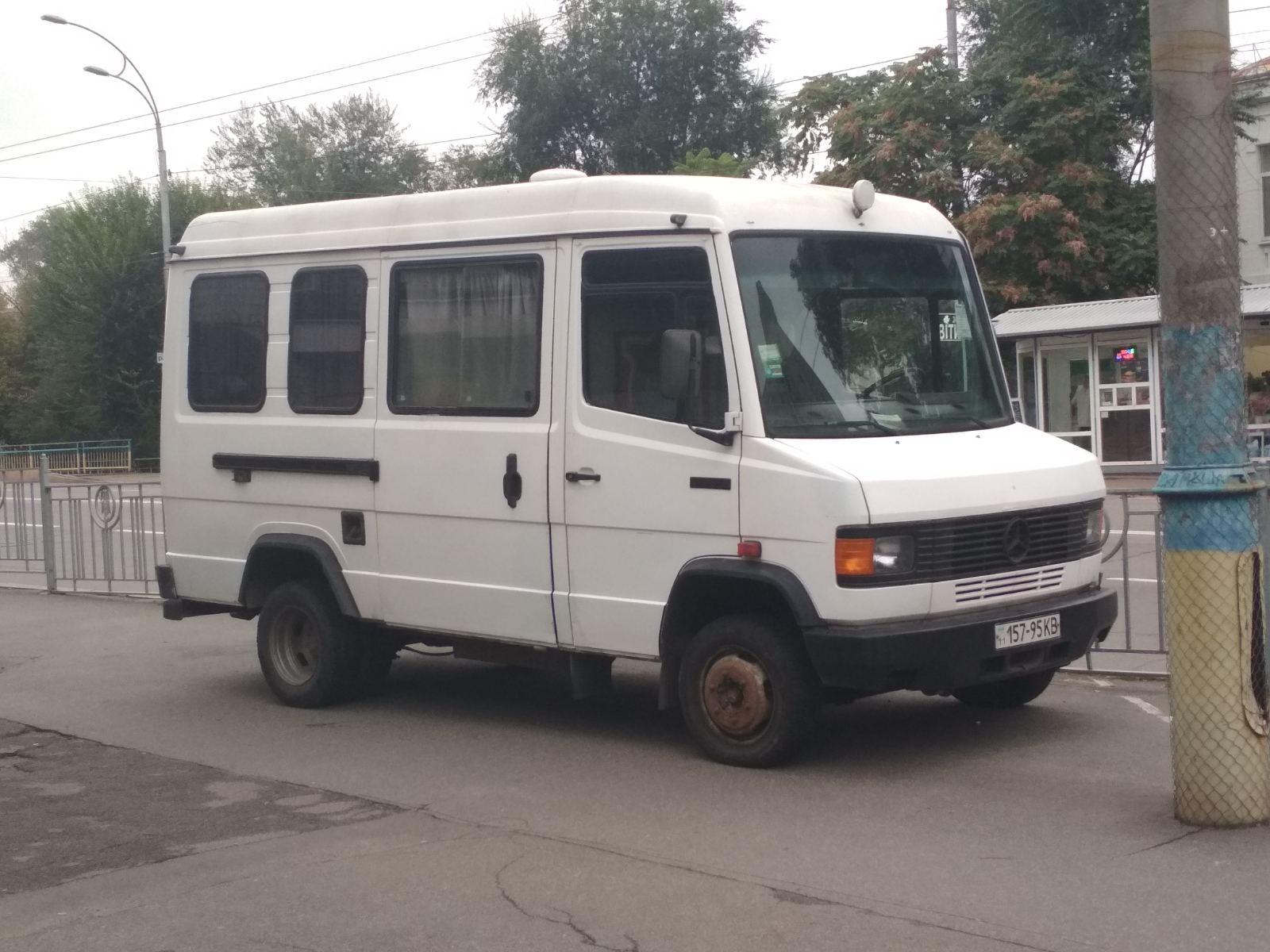 11 157-95 KB, Mercedes-Benz T2 2nd gen (668/669/670), 1986–1996