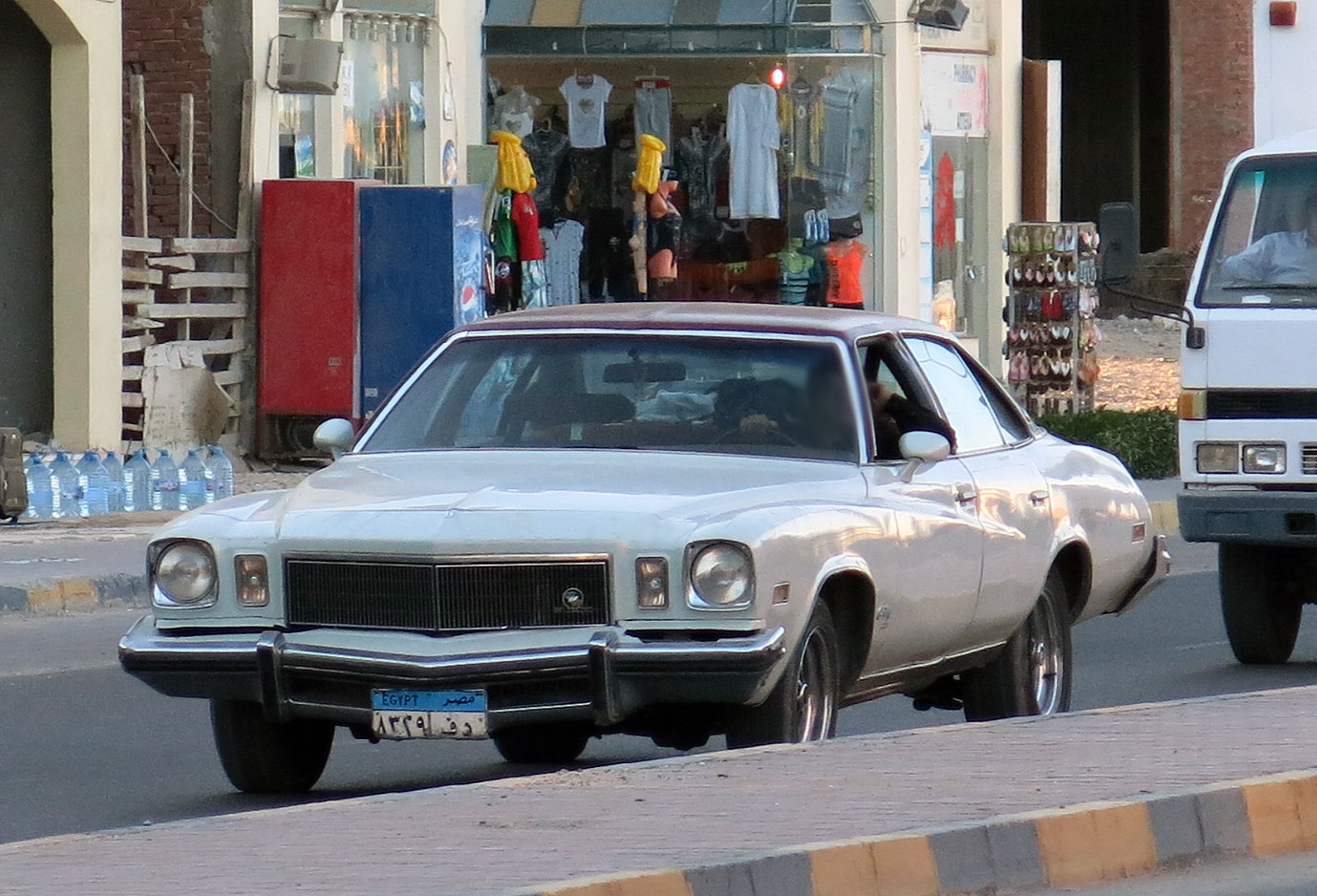 ٨٣٢٩ فد, Buick Century 3rd gen 4-door Sedan (29; A-body), 1st facelift, 1973–1974