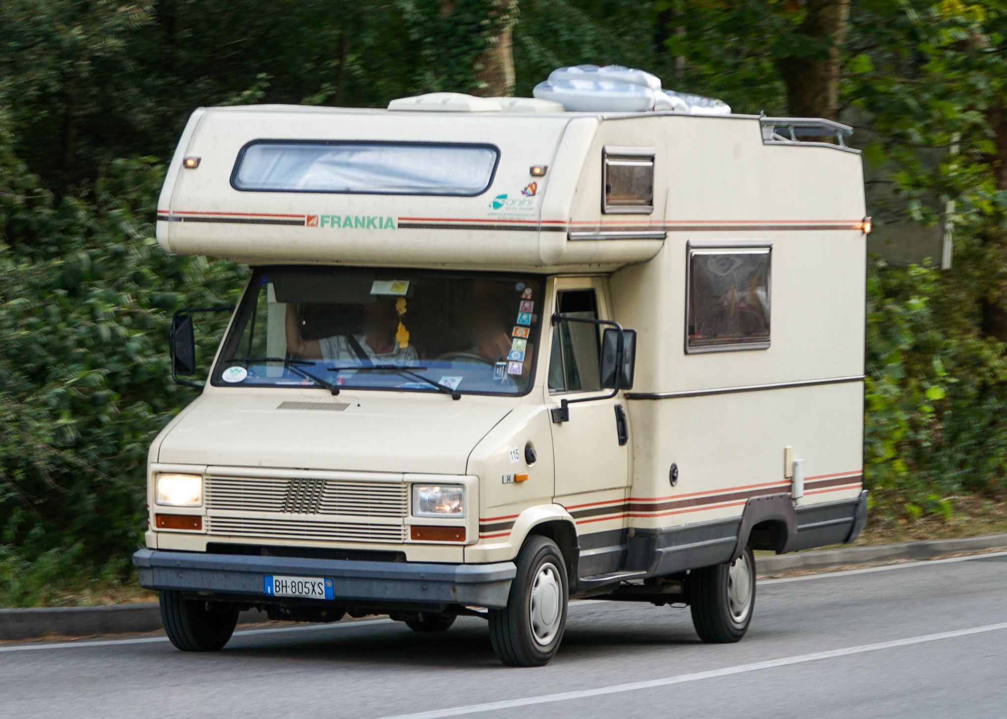 BH 805 XS, Frankia 570 