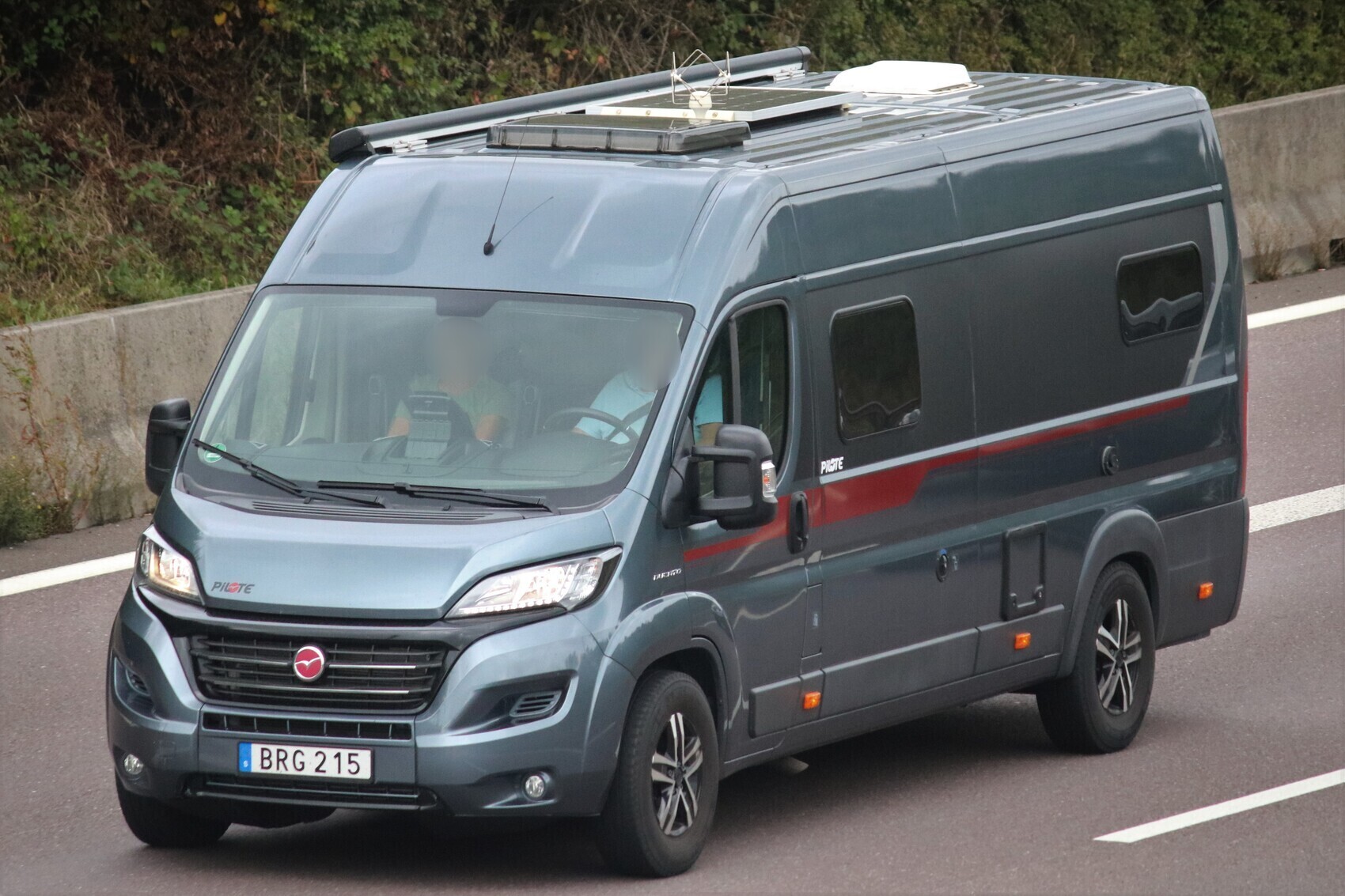 BRG 215, Pilote V-Series 