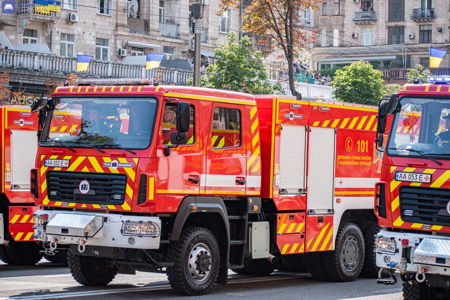 AA 052 E, MAZ 6432 