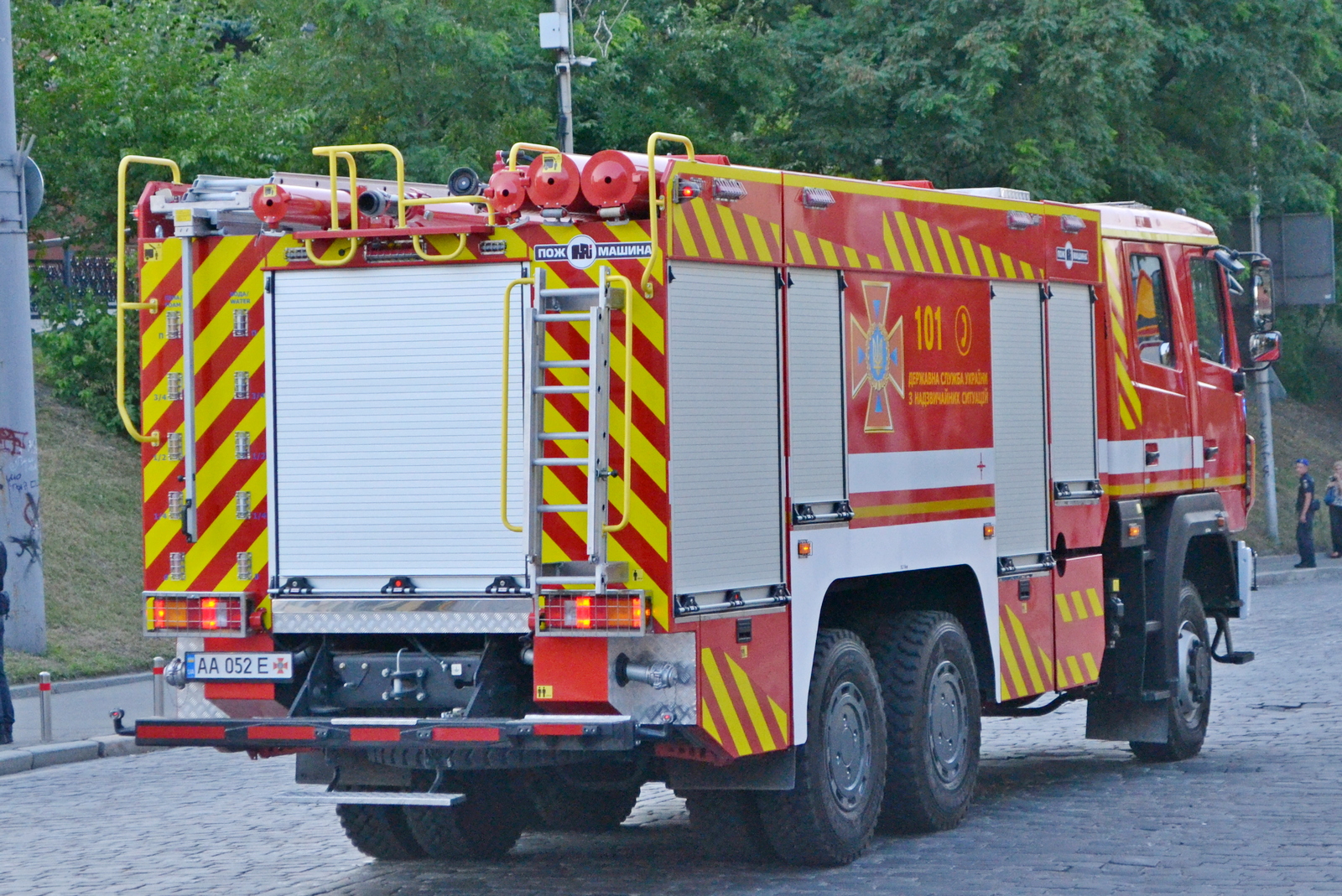 AA 052 E, MAZ 6432 