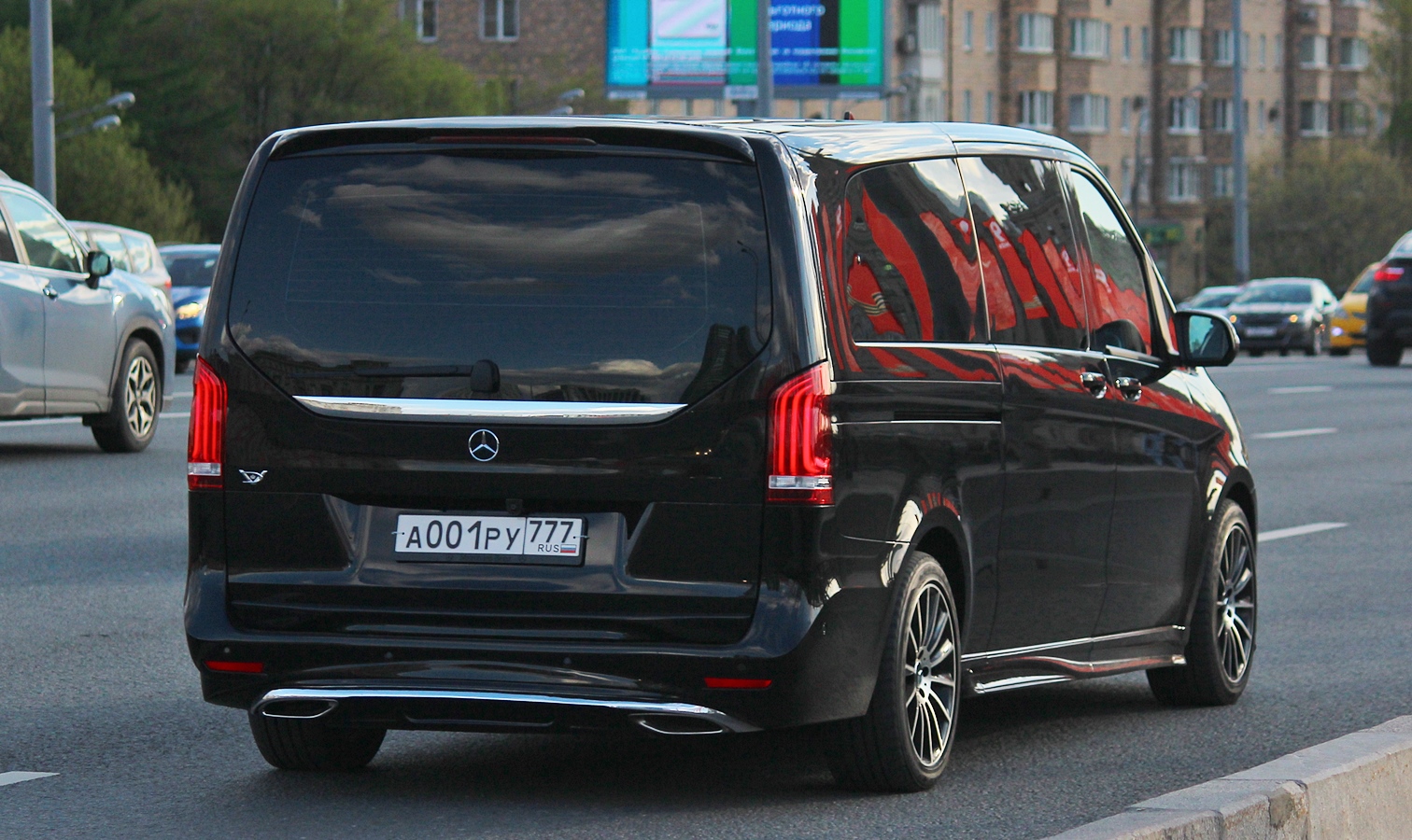 а 001 ру 777, Mercedes-Benz V-Klasse 