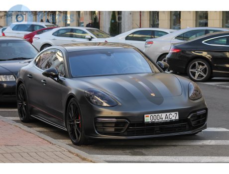 0004 AC-7, Porsche Panamera