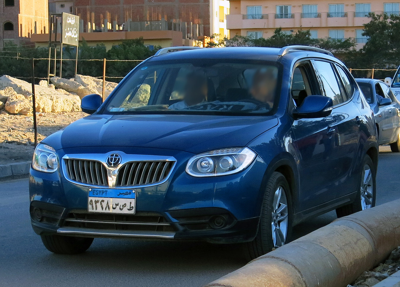 ٩٣٢٨ سصط, Brilliance (Huachen Zhonghua) V5 