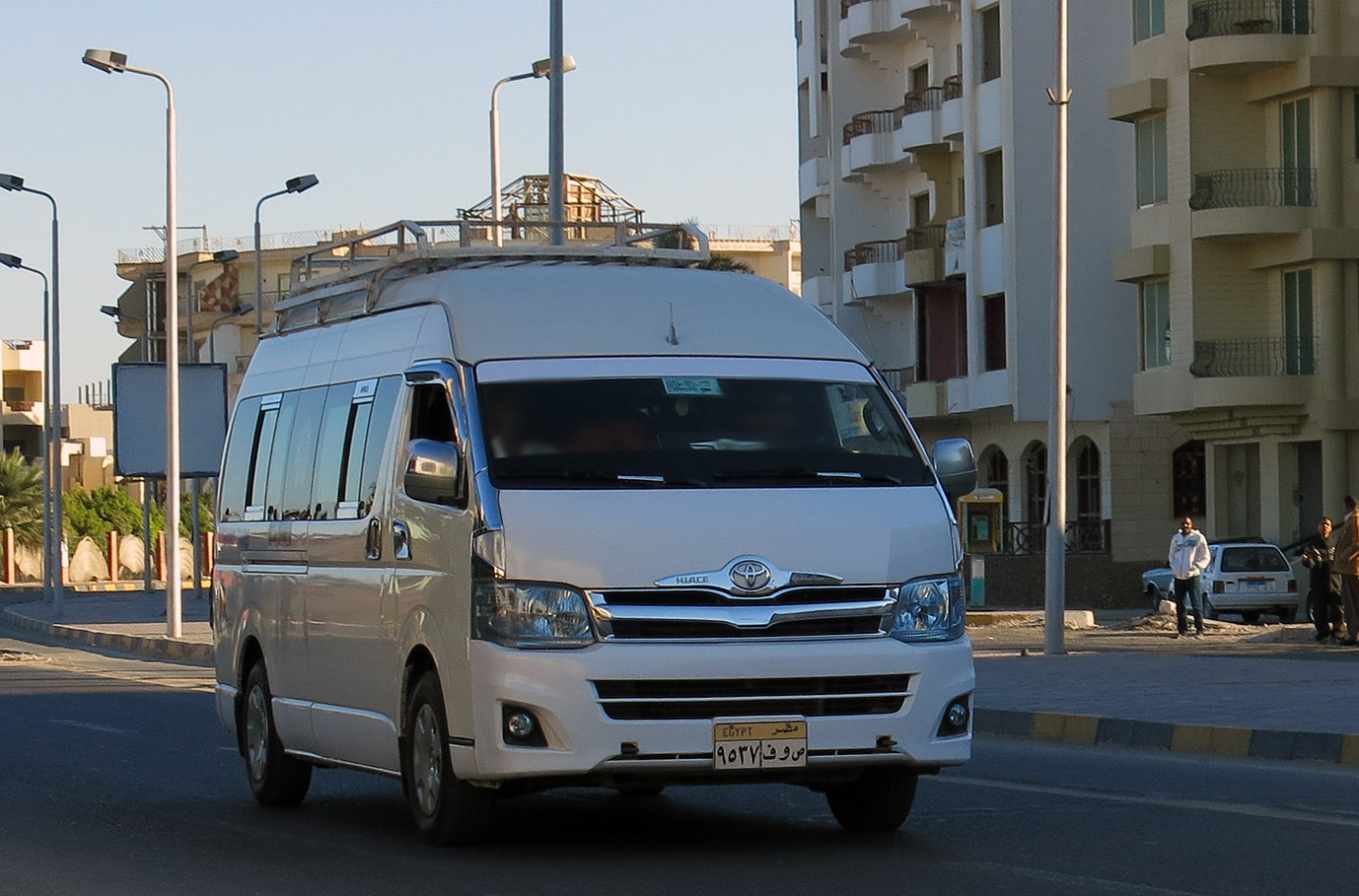 ٩٥٣٧ فوص, Toyota HiAce 5th gen Van (H200), 2004–