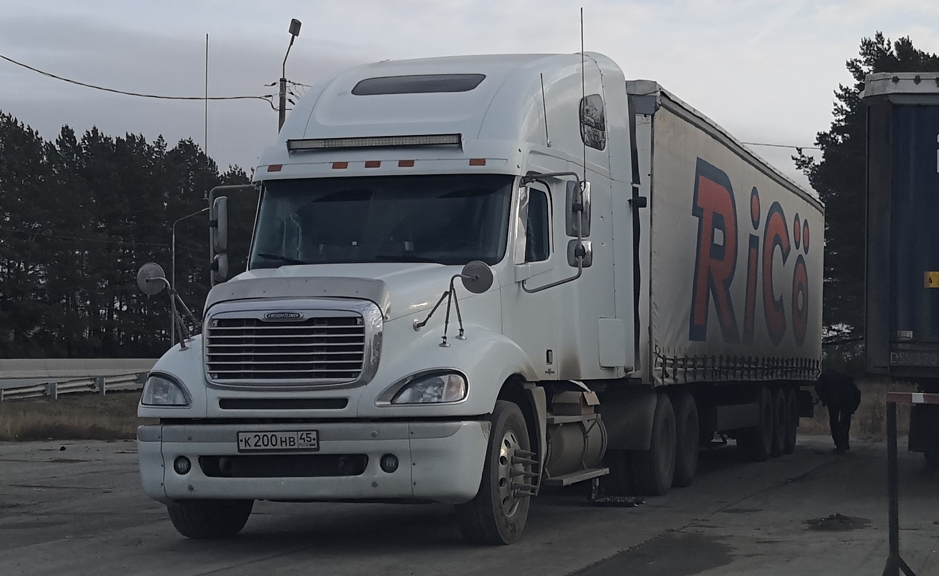 к 200 нв 45, Freightliner Columbia 