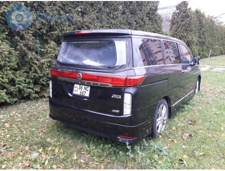 36 NC 687, Nissan Elgrand