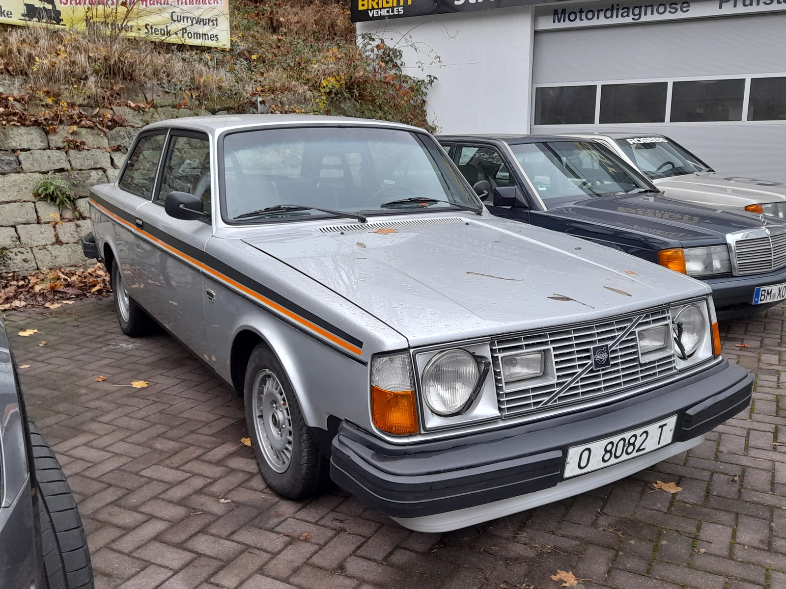 O 8082 T, Volvo 240-Series 1st gen 2-door Sedan (242), 1974–1978