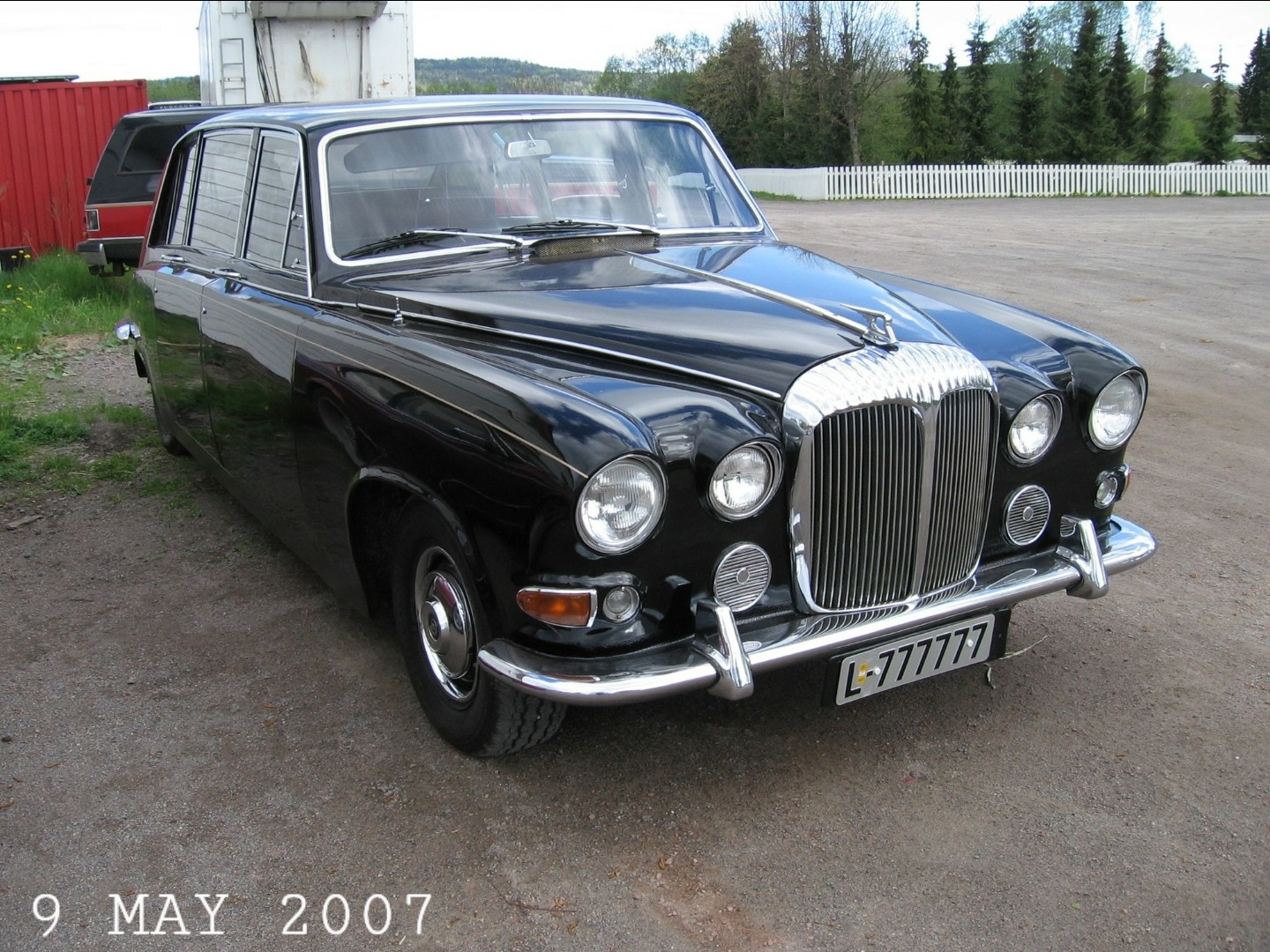 L-777777, Daimler DS420 