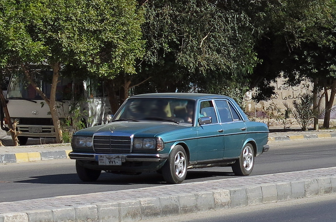 ٧٧١٠, Mercedes-Benz E-Klasse 200–300 Sedan (W123), 1975­–1986