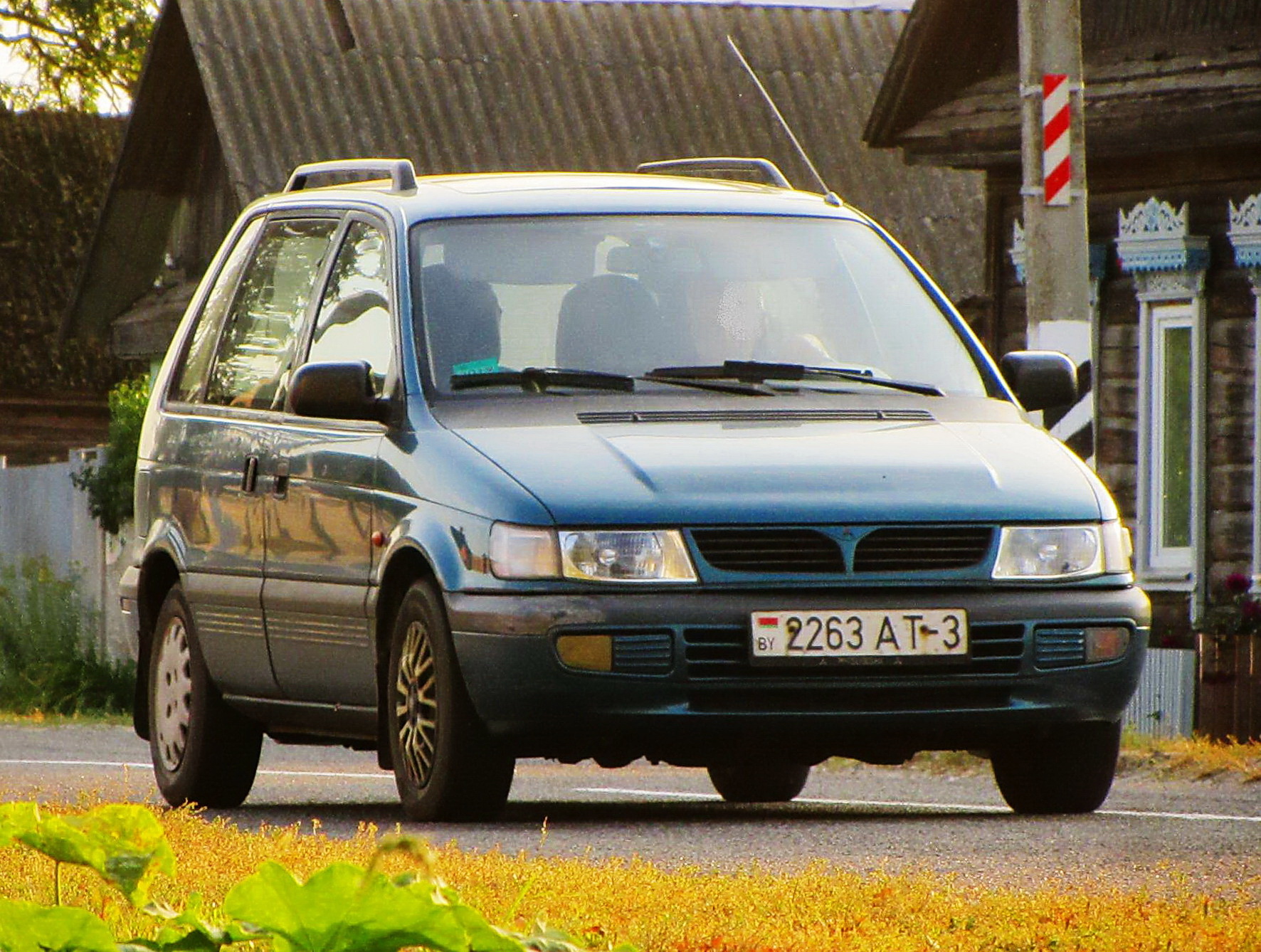 2263 AT-3, Mitsubishi Space Runner 1st gen (N10/N20) 1991–1997