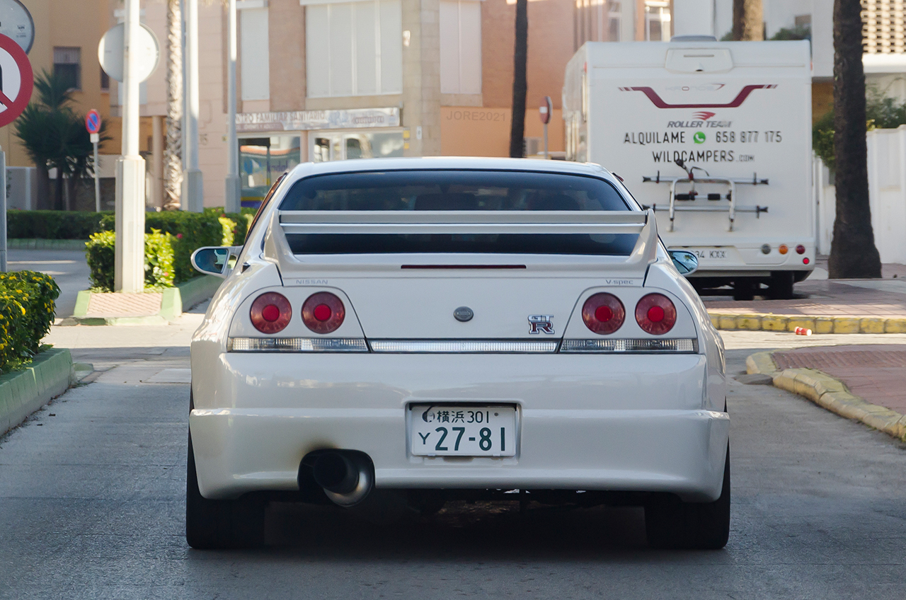 横浜 301 Y 2781, Nissan Skyline 9th gen Coupé (R33), 1993–1998