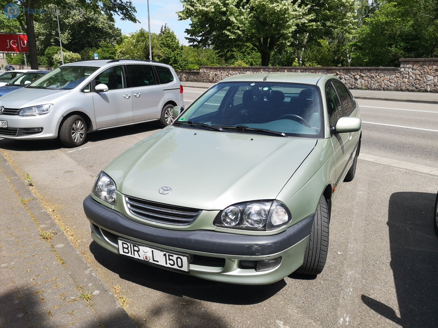 BIR L 150, Toyota Avensis 1st gen Liftback (T220), 1997–2003