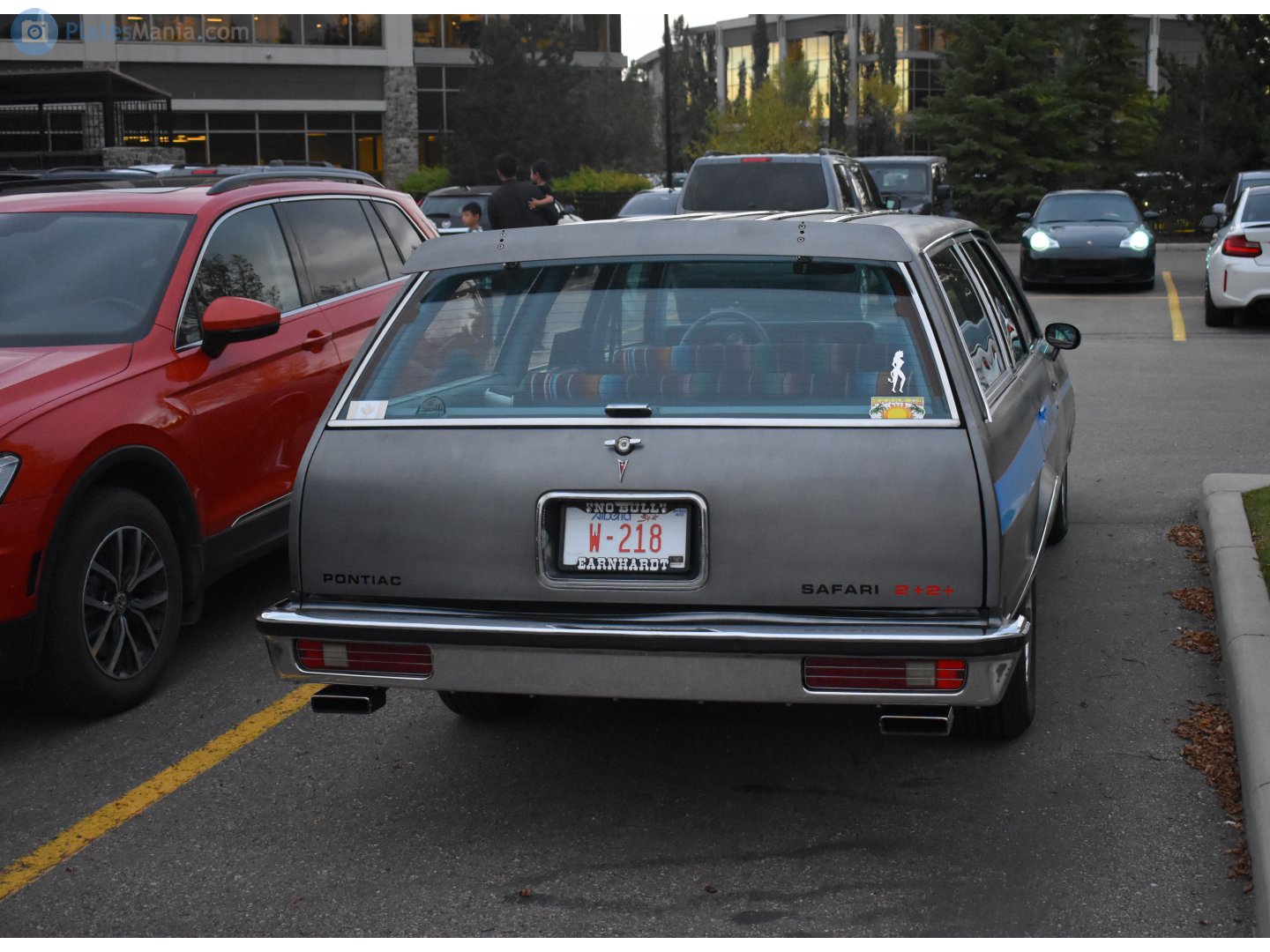 W-218, Pontiac Safari 